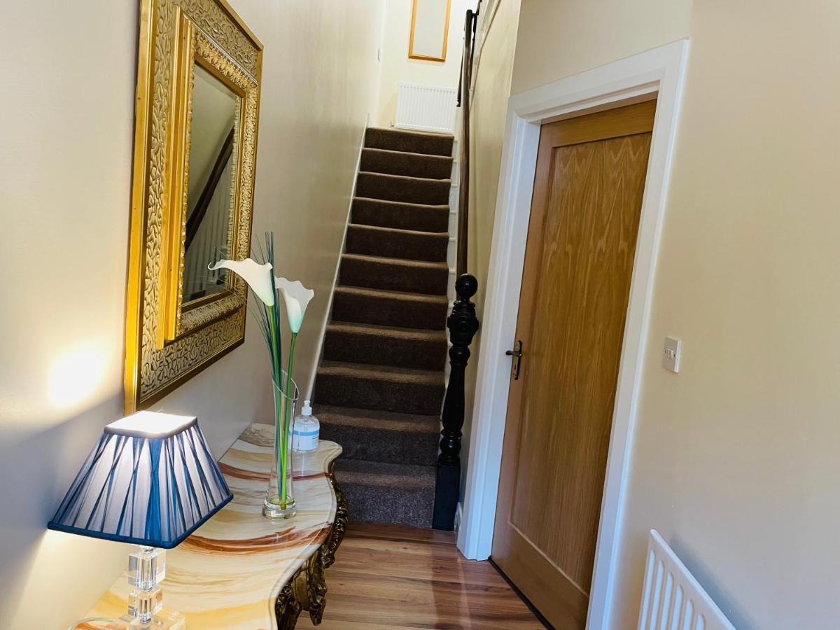 Haven House Apartment Лъндъндери Екстериор снимка