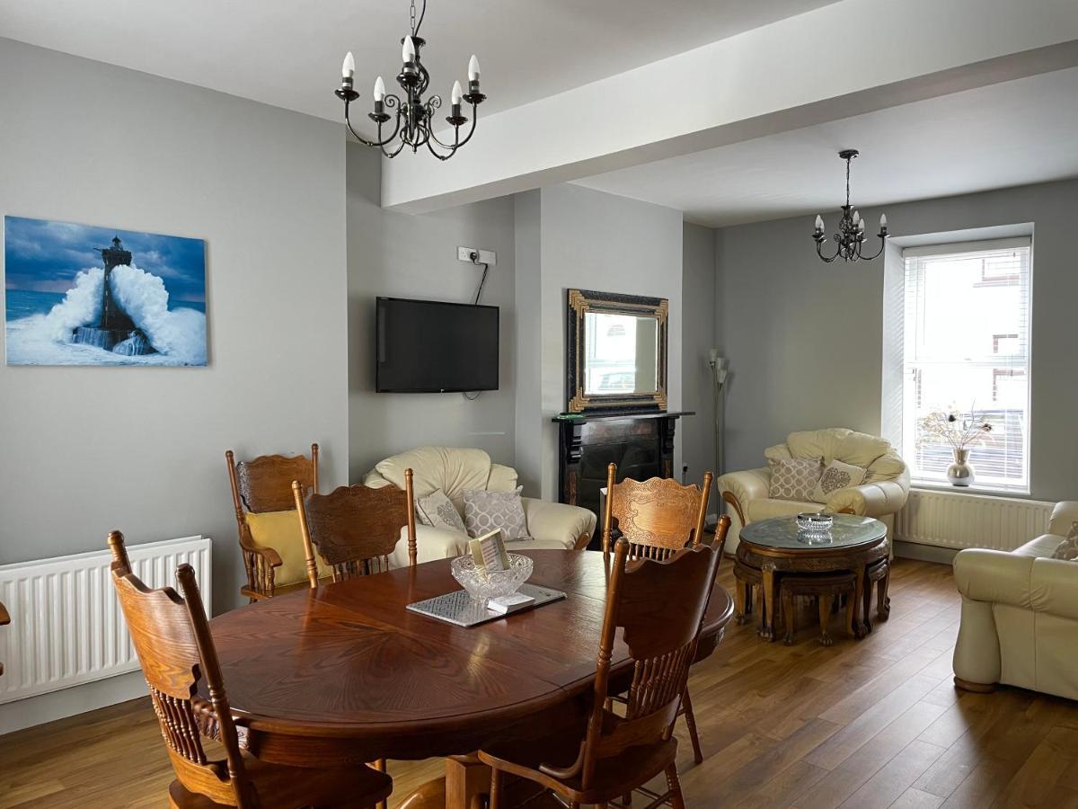 Haven House Apartment Лъндъндери Екстериор снимка
