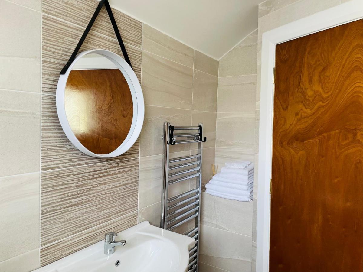 Haven House Apartment Лъндъндери Екстериор снимка