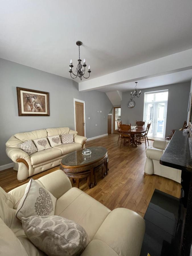 Haven House Apartment Лъндъндери Екстериор снимка