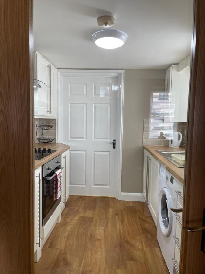 Haven House Apartment Лъндъндери Екстериор снимка