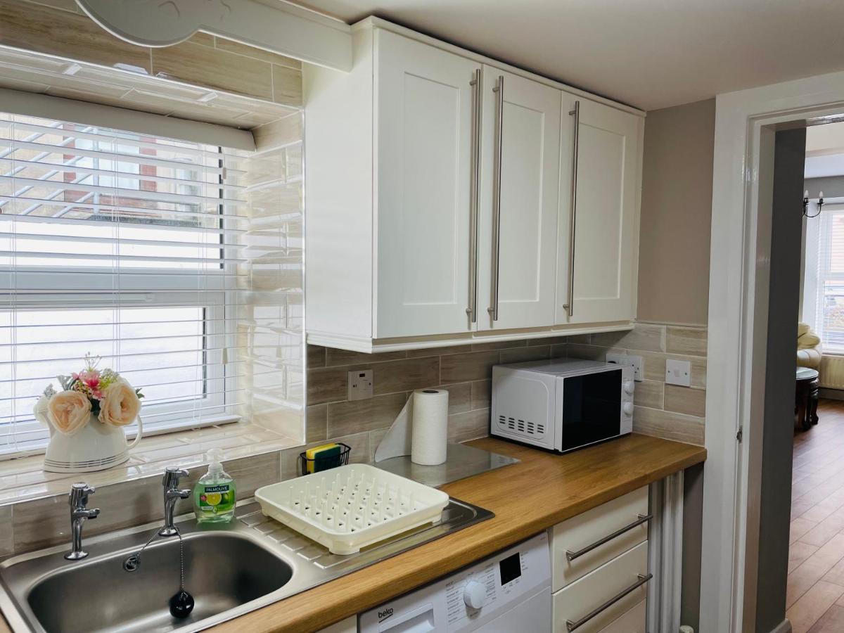 Haven House Apartment Лъндъндери Екстериор снимка